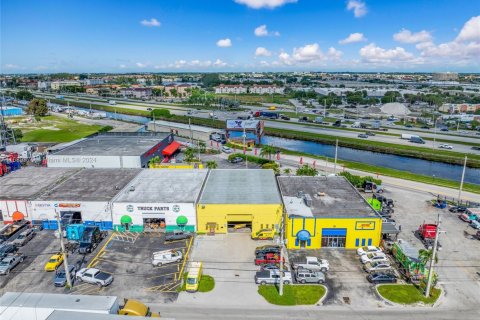 Propiedad comercial en venta en Medley, Florida № 1937777 - foto 8