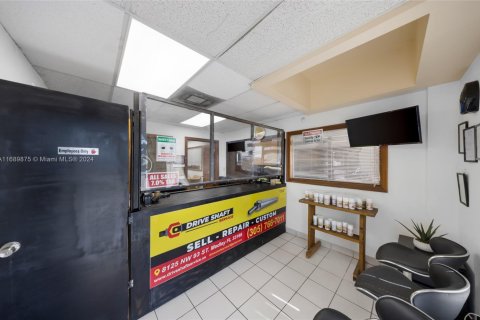 Propiedad comercial en venta en Medley, Florida № 1937777 - foto 22