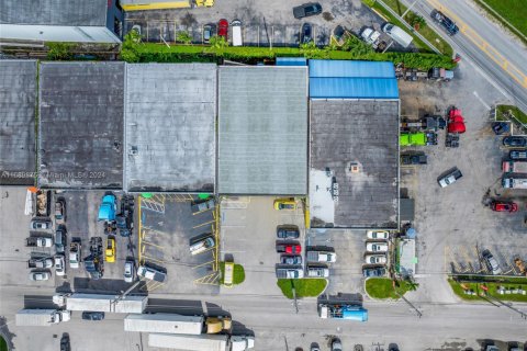 Propiedad comercial en venta en Medley, Florida № 1937777 - foto 7