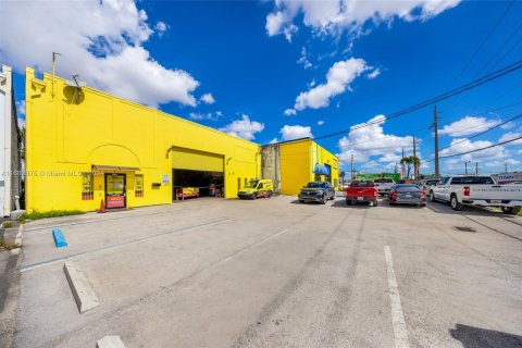 Propiedad comercial en venta en Medley, Florida № 1937777 - foto 12