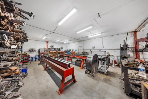 Propiedad comercial en venta en Medley, Florida № 1937777 - foto 13