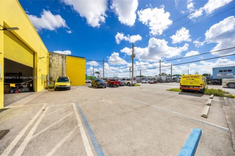 Propiedad comercial en venta en Medley, Florida № 1937777 - foto 11