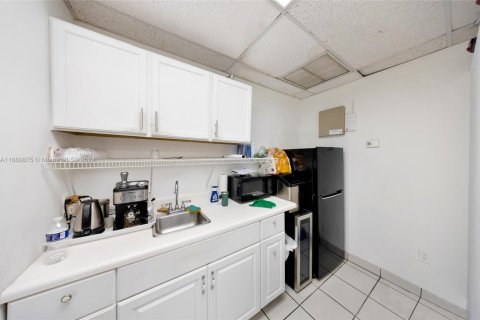 Commercial property in Medley, Florida № 1937777 - photo 23