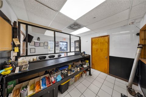 Propiedad comercial en venta en Medley, Florida № 1937777 - foto 26