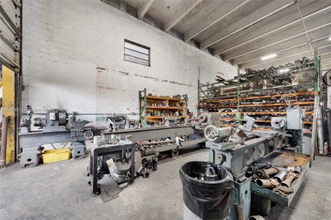 Commercial property in Medley, Florida № 1937777 - photo 15