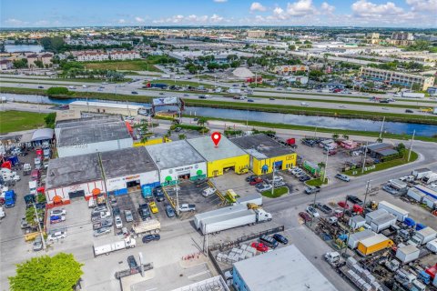 Propiedad comercial en venta en Medley, Florida № 1937777 - foto 5
