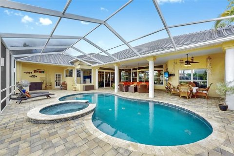 House in Apollo Beach, Florida 4 bedrooms, 280.29 sq.m. № 1893722 - photo 3