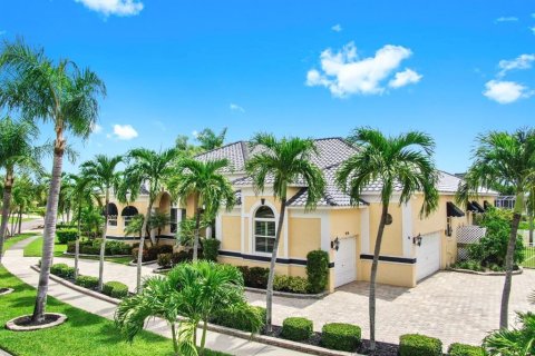House in Apollo Beach, Florida 4 bedrooms, 280.29 sq.m. № 1893722 - photo 2