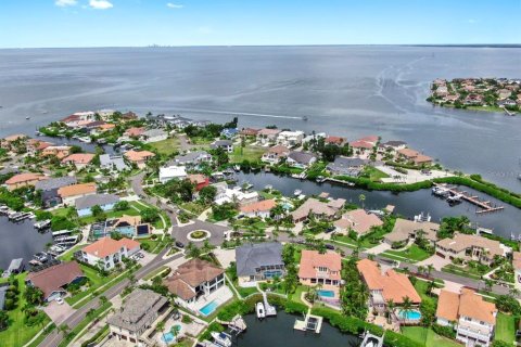 House in Apollo Beach, Florida 4 bedrooms, 280.29 sq.m. № 1893722 - photo 4