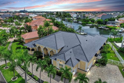 House in Apollo Beach, Florida 4 bedrooms, 280.29 sq.m. № 1893722 - photo 5