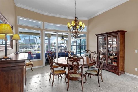 House in Apollo Beach, Florida 4 bedrooms, 280.29 sq.m. № 1893722 - photo 13