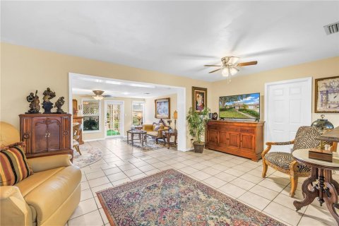Villa ou maison à vendre à Seminole, Floride: 4 chambres, 215.25 m2 № 2322862 - photo 11
