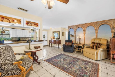 Villa ou maison à vendre à Seminole, Floride: 4 chambres, 215.25 m2 № 2322862 - photo 9