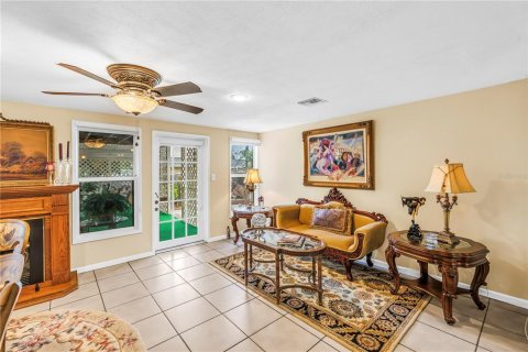 Villa ou maison à vendre à Seminole, Floride: 4 chambres, 215.25 m2 № 2322862 - photo 12