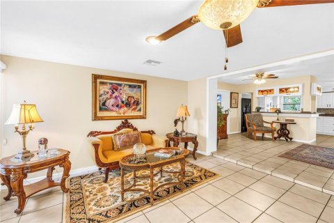 Villa ou maison à vendre à Seminole, Floride: 4 chambres, 215.25 m2 № 2322862 - photo 13