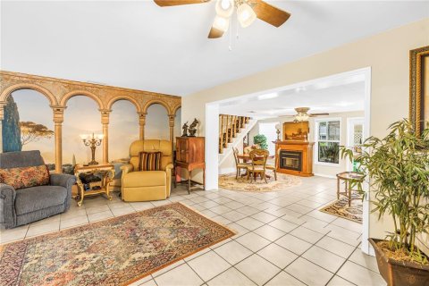 Villa ou maison à vendre à Seminole, Floride: 4 chambres, 215.25 m2 № 2322862 - photo 8