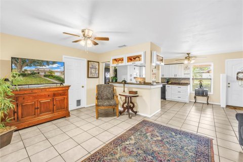 Villa ou maison à vendre à Seminole, Floride: 4 chambres, 215.25 m2 № 2322862 - photo 10