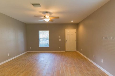 Townhouse in Fish Hawk, Florida 2 bedrooms, 115.94 sq.m. № 2216456 - photo 3