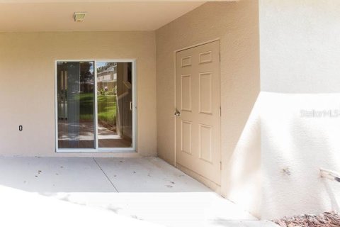 Townhouse in Fish Hawk, Florida 2 bedrooms, 115.94 sq.m. № 2216456 - photo 12