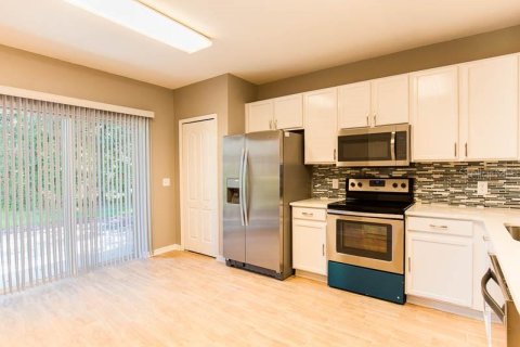 Townhouse in Fish Hawk, Florida 2 bedrooms, 115.94 sq.m. № 2216456 - photo 5
