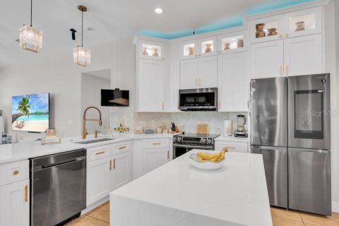 House in Valrico, Florida 4 bedrooms, 250.65 sq.m. № 2391725 - photo 11