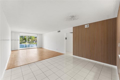 Condo in Coconut Creek, Florida, 2 bedrooms № 2149247 - photo 19