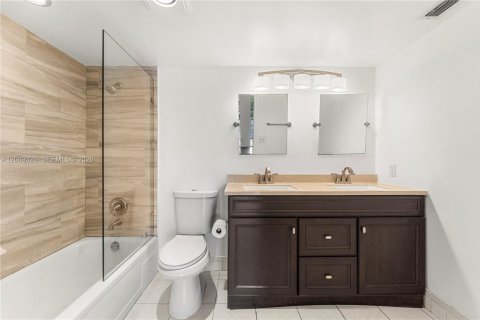 Condo in Coconut Creek, Florida, 2 bedrooms № 2149247 - photo 10