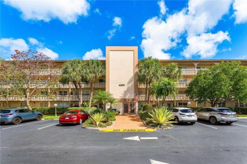 Condo in Coconut Creek, Florida, 2 bedrooms № 2149247 - photo 26
