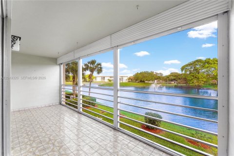 Condo in Coconut Creek, Florida, 2 bedrooms № 2149247 - photo 2