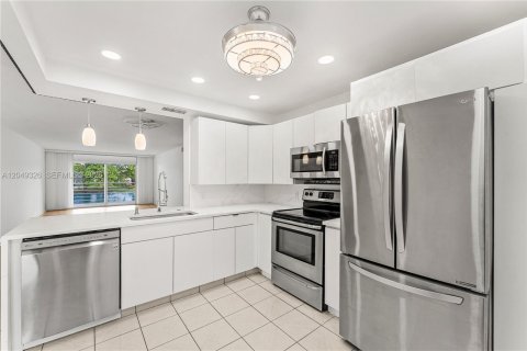 Condo in Coconut Creek, Florida, 2 bedrooms № 2149247 - photo 14