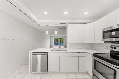 Condo in Coconut Creek, Florida, 2 bedrooms № 2149247 - photo 16