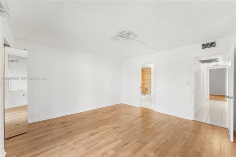Condo in Coconut Creek, Florida, 2 bedrooms № 2149247 - photo 4