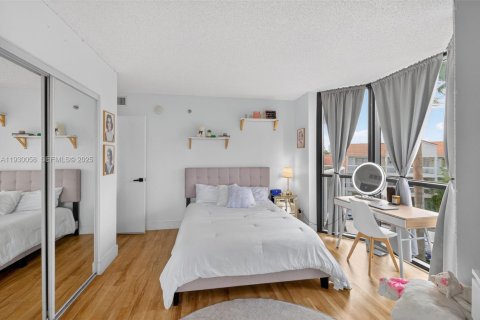Condo in Aventura, Florida, 3 bedrooms  № 1992017 - photo 17