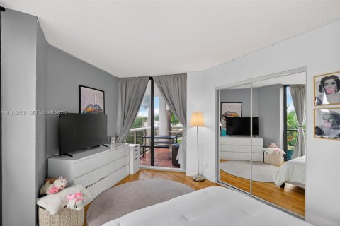Condo in Aventura, Florida, 3 bedrooms  № 1992017 - photo 18
