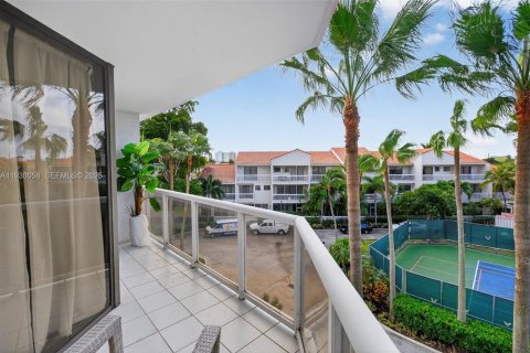 Condo in Aventura, Florida, 3 bedrooms  № 1992017 - photo 29