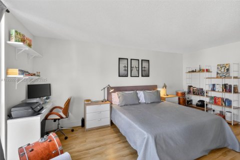 Condo in Aventura, Florida, 3 bedrooms  № 1992017 - photo 13
