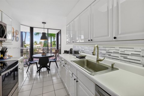 Condo in Aventura, Florida, 3 bedrooms  № 1992017 - photo 28