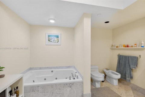 Condo in Aventura, Florida, 3 bedrooms  № 1992017 - photo 15