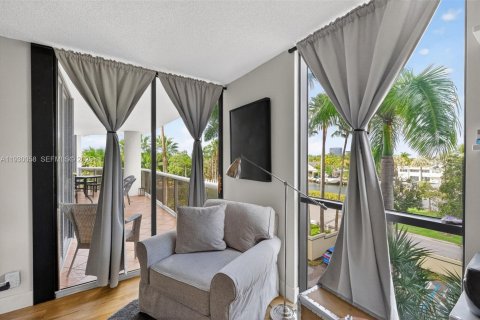 Condo in Aventura, Florida, 3 bedrooms  № 1992017 - photo 10