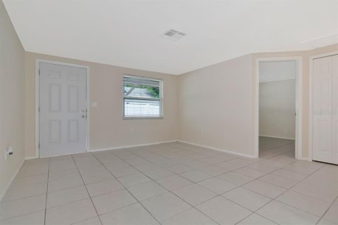 Commercial property in New Port Richey, Florida 4 bedrooms, 137.87 sq.m. № 2385863 - photo 25
