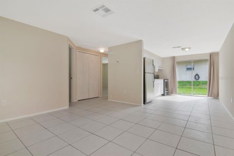 Commercial property in New Port Richey, Florida 4 bedrooms, 137.87 sq.m. № 2385863 - photo 20