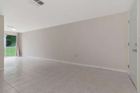 Commercial property in New Port Richey, Florida 4 bedrooms, 137.87 sq.m. № 2385863 - photo 8