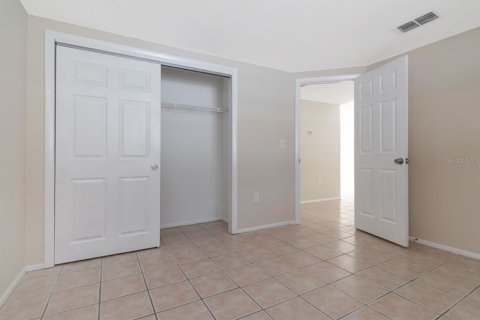 Commercial property in New Port Richey, Florida 4 bedrooms, 137.87 sq.m. № 2385863 - photo 15