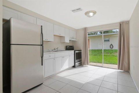 Commercial property in New Port Richey, Florida 4 bedrooms, 137.87 sq.m. № 2385863 - photo 26