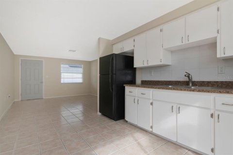 Commercial property in New Port Richey, Florida 4 bedrooms, 137.87 sq.m. № 2385863 - photo 13
