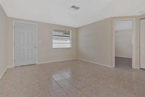 Commercial property in New Port Richey, Florida 4 bedrooms, 137.87 sq.m. № 2385863 - photo 10