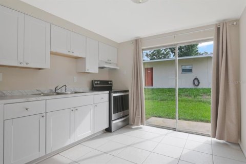 Commercial property in New Port Richey, Florida 4 bedrooms, 137.87 sq.m. № 2385863 - photo 27
