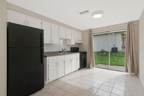 Commercial property in New Port Richey, Florida 4 bedrooms, 137.87 sq.m. № 2385863 - photo 11