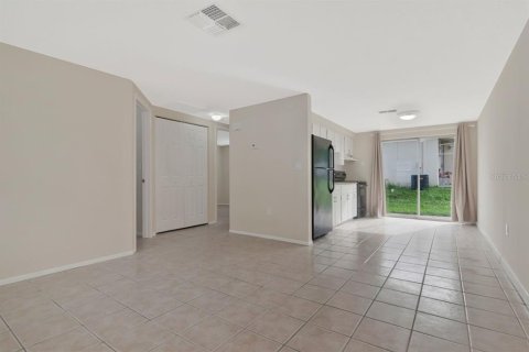 Commercial property in New Port Richey, Florida 4 bedrooms, 137.87 sq.m. № 2385863 - photo 6