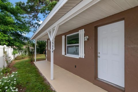Commercial property in New Port Richey, Florida 4 bedrooms, 137.87 sq.m. № 2385863 - photo 19